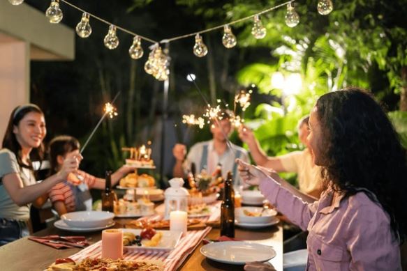 Comment organiser un apéro dinatoire pour un anniversaire et bien décorer la table ?